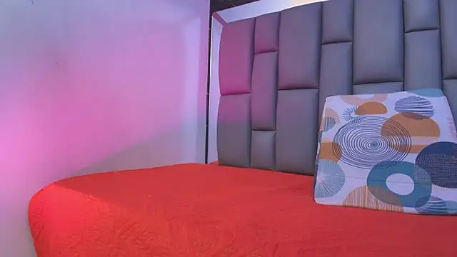 Snapshot of kissme_luna chatting on October 14, 7:05 pm kissme luna online show from October 14, 7:05 pm