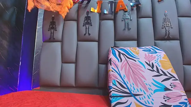 Snapshot of kissme_luna chatting on October 28, 7:08 pm kissme luna online show from October 28, 7:08 pm