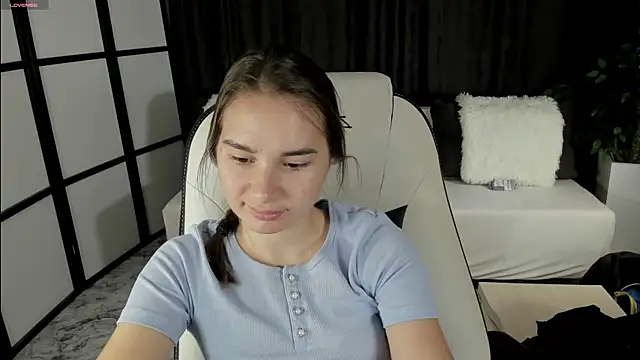 SeraphineClark online show from September 27, 3:03 am