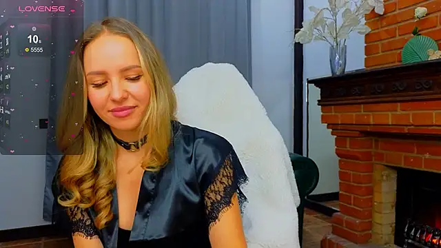 Snapshot of Hloya_Mei chatting on October 16, 1:19 am Hloya Mei online show from October 16, 1:19 am