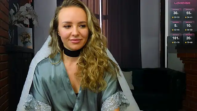 Snapshot of Hloya_Mei chatting on September 18, 2:43 am Hloya Mei online show from September 18, 2:43 am