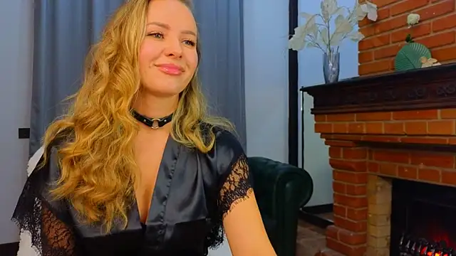 Snapshot of Hloya_Mei chatting on October 15, 1:19 am Hloya Mei online show from October 15, 1:19 am