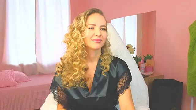 Snapshot of Hloya_Mei chatting on October 11, 3:22 am Hloya Mei online show from October 11, 3:22 am