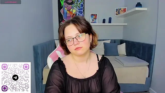 Mila  Cutee online show from October 19, 1:29 am