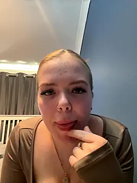 prettycocomae online show from September 10, 2:50 pm