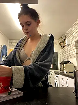 Camwithchlox online show from October 30, 9:05 pm