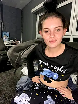 Camwithchlox online show from October 22, 6:35 pm