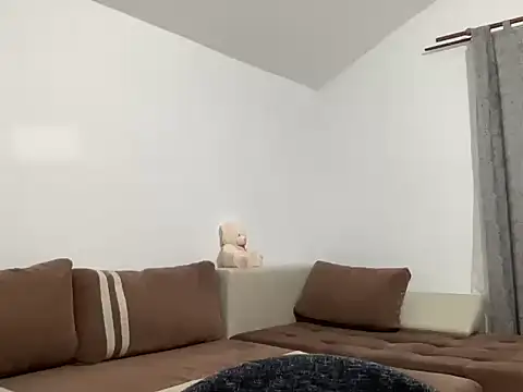 lannaah  online show from October 6, 4:01 pm