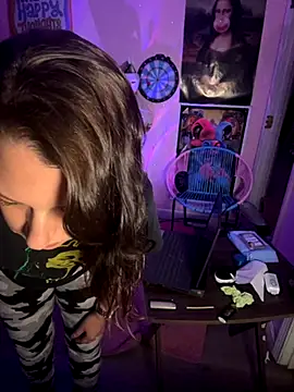 Snapshot of shortywidaphatty chatting on October 6, 12:44 pm shortywidaphatty online show from October 6, 12:44 pm