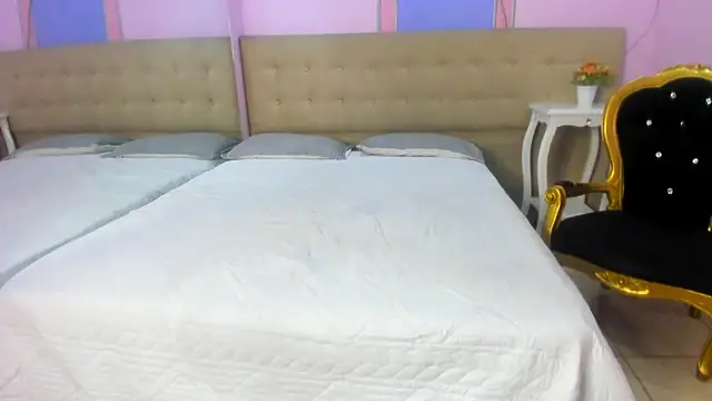 Snapshot of Aisha_Noir chatting on September 19, 12:37 pm Aisha Noir online show from September 19, 12:37 pm