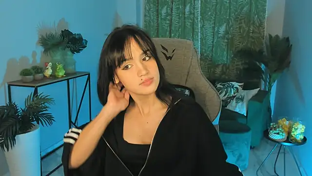 Snapshot of MonicaFarmer chatting on October 18, 8:32 pm MonicaFarmer online show from October 18, 8:32 pm