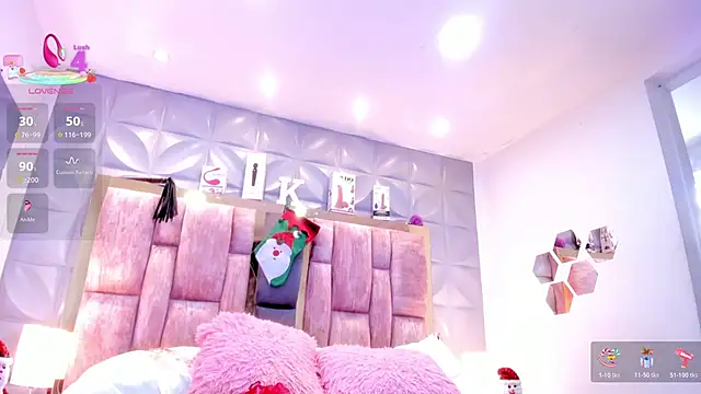 Charlotte Landry   online show from December 4, 4:30 pm