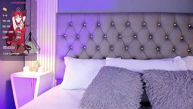 LunaBloomn online show from March 27, 5:02 pm