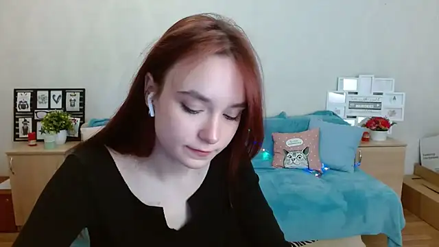 aFoxie online show from October 15, 8:00 pm