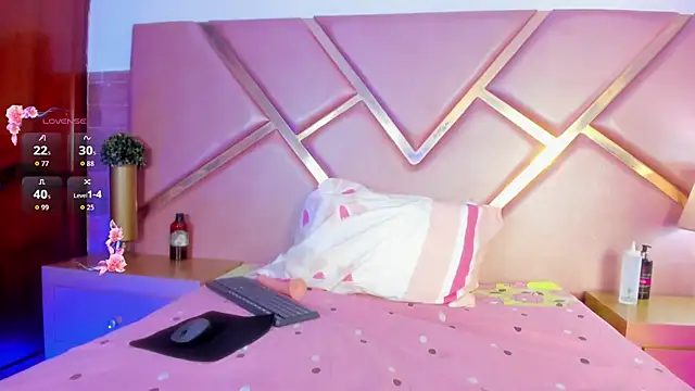 Snapshot of SophieSinclair chatting on October 5, 1:38 pm SophieSinclair online show from October 5, 1:38 pm