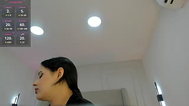 Snapshot of Dream_nena chatting on October 2, 3:55 am Dream nena online show from October 2, 3:55 am