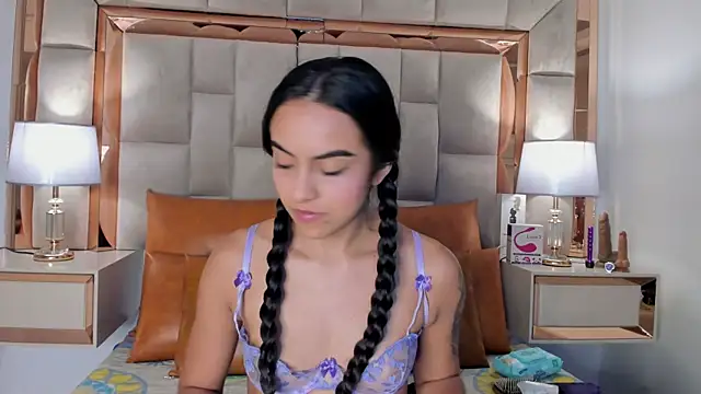 Snapshot of Leslie_Bussh_ chatting on October 22, 8:36 pm Leslie Bussh online show from October 22, 8:36 pm