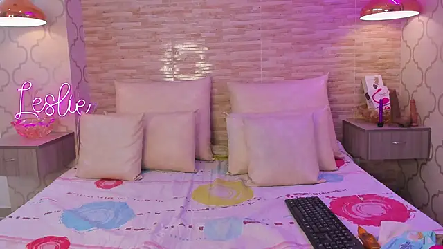 Snapshot of Leslie_Bussh_ chatting on October 16, 7:49 pm Leslie Bussh online show from October 16, 7:49 pm