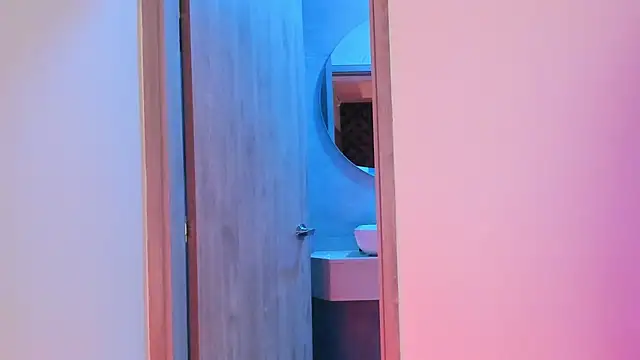 Snapshot of Leslie_Bussh_ chatting on October 23, 8:37 pm Leslie Bussh online show from October 23, 8:37 pm