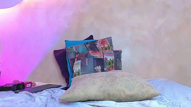 Kloee 12 online show from July 29, 8:53 pm