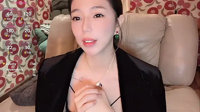 Snapshot of miss-lin chatting on October 30, 2:29 pm miss-lin online show from October 30, 2:29 pm