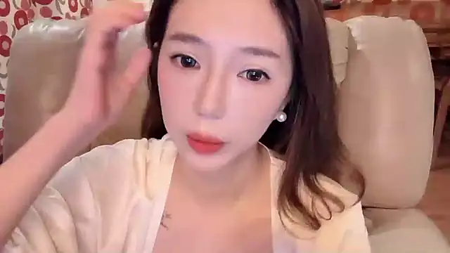 Snapshot of miss-lin chatting on October 14, 1:57 pm miss-lin online show from October 14, 1:57 pm