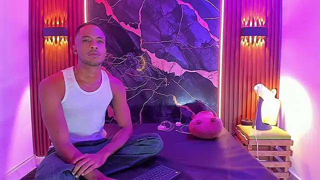 Snapshot of Lucky_boys__X chatting on October 21, 12:20 pm Lucky boys  X online show from October 21, 12:20 pm