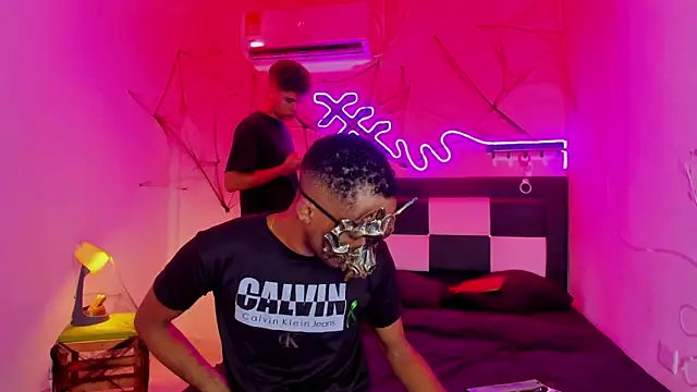 Snapshot of Lucky_boys__X chatting on October 26, 12:44 pm Lucky boys  X online show from October 26, 12:44 pm