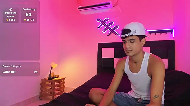 Snapshot of Lucky_boys__X chatting on October 7, 6:23 pm Lucky boys  X online show from October 7, 6:23 pm