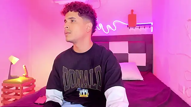 Snapshot of Lucky_boys__X chatting on October 24, 12:34 pm Lucky boys  X online show from October 24, 12:34 pm