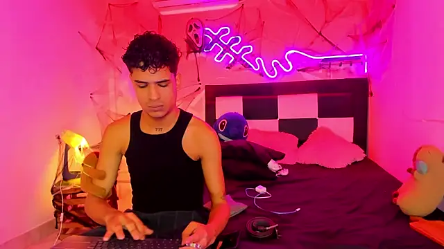 Snapshot of Lucky_boys__X chatting on October 30, 11:55 am Lucky boys  X online show from October 30, 11:55 am