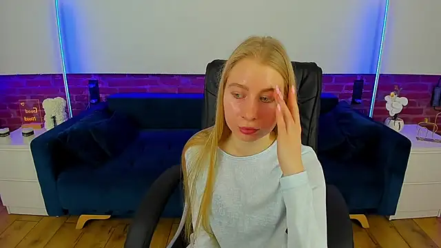 Alina Blonde online show from March 2, 7:15 am