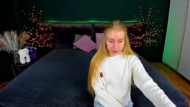 Snapshot of Alina_Blonde chatting on October 30, 7:00 am Alina Blonde online show from October 30, 7:00 am