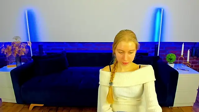 Snapshot of Alina_Blonde chatting on October 27, 7:26 am Alina Blonde online show from October 27, 7:26 am