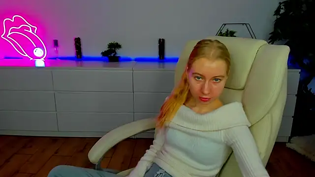 Alina Blonde online show from November 13, 6:56 am