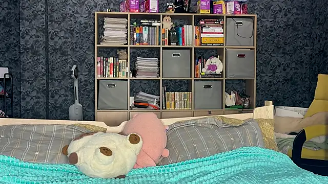 AzureEyes online show from April 11, 2:21 pm