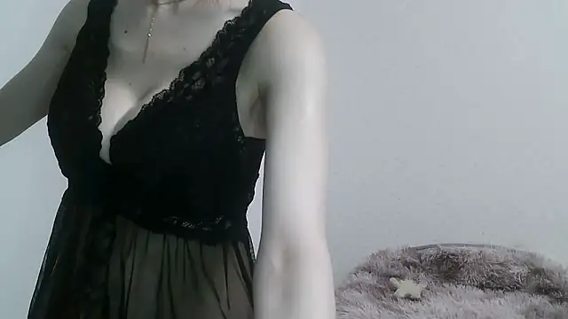 mari maria online show from October 13, 1:25 pm