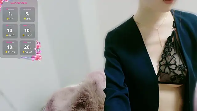 mari maria online show from October 7, 2:21 pm