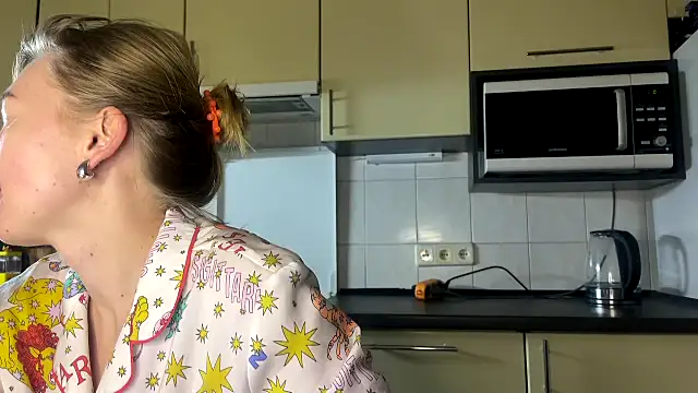 MartaLuna  online show from March 25, 8:45 pm