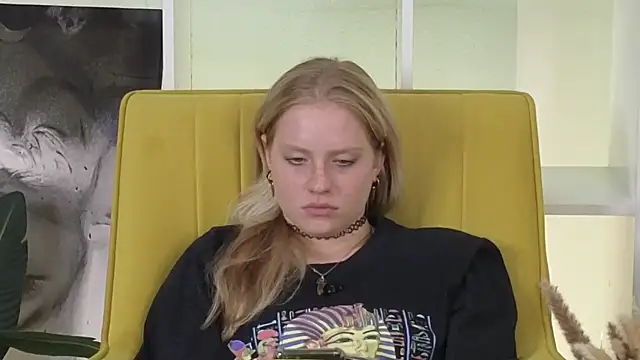 LeighannProo online show from September 16, 12:57 pm