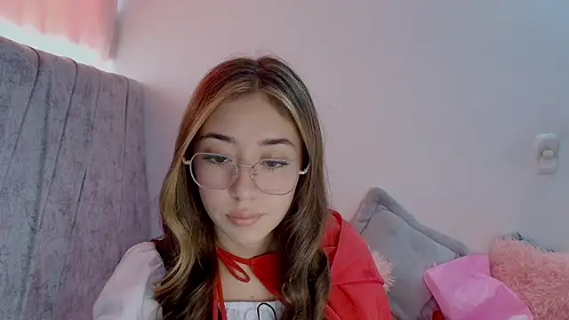 kimmy vegga2 online show from October 31, 4:55 pm