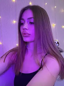 Elizabeth Tay online show from November 21, 5:48 pm