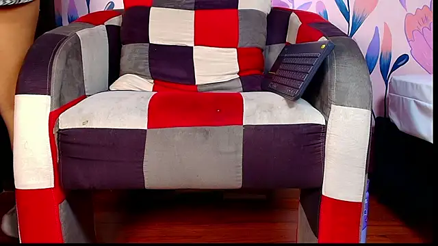 emma hearths online show from October 16, 7:27 pm