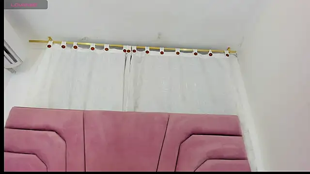 miajhonsonx online show from April 10, 4:13 pm