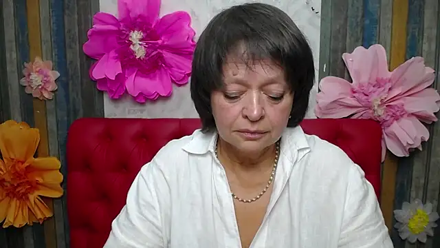 Snapshot of MaltaFora chatting on October 3, 11:48 am MaltaFora online show from October 3, 11:48 am