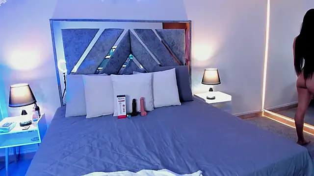 Snapshot of Isa_Rouse__ chatting on October 31, 2:35 am Isa Rouse   online show from October 31, 2:35 am