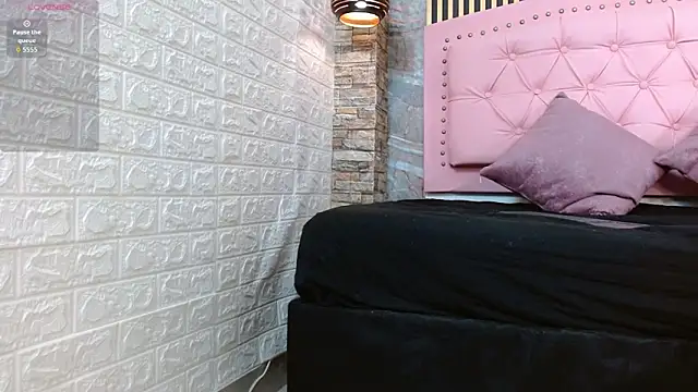 daphne walton online show from September 23, 1:31 pm