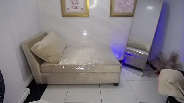 Mialover v online show from November 7, 8:14 pm