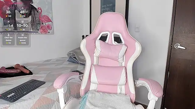 Lhia  online show from October 7, 6:12 pm