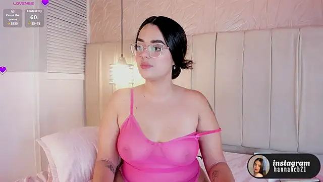 hannahst  online show from November 17, 10:43 pm